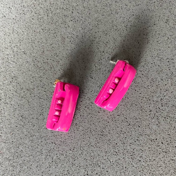 🩷 Barbie is Calling! Hot pink novelty earrings 👠 - Picture 1 of 5